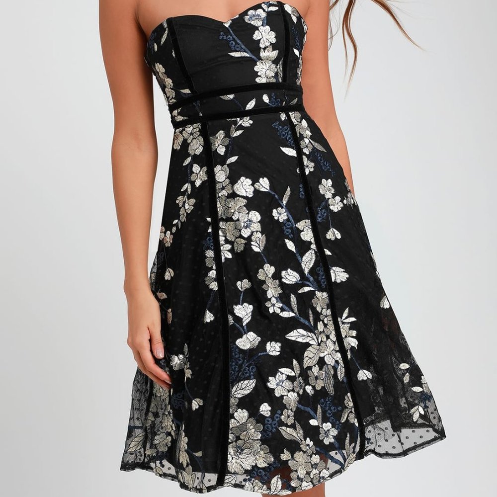 Lulu's strapless dress